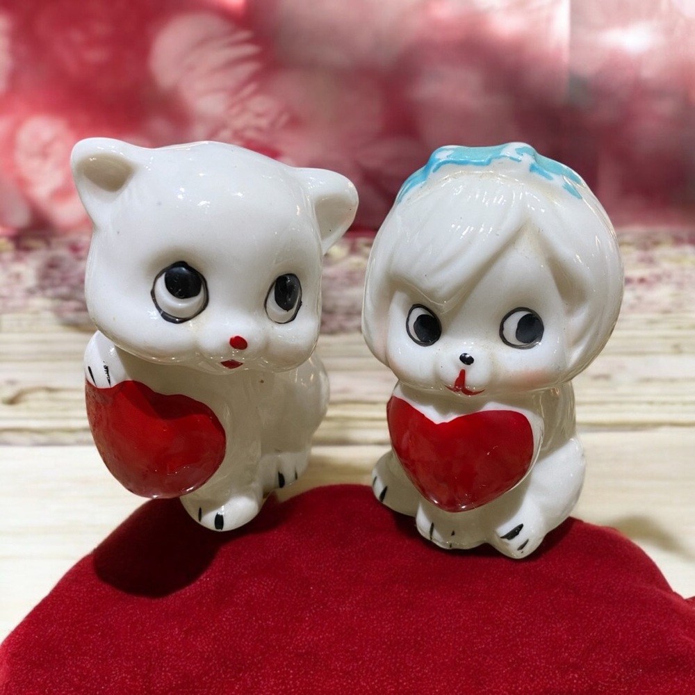 VTG Frankel Ceramic Kitten & Puppy Figurine Set holding Hearts Valentine Taiwan